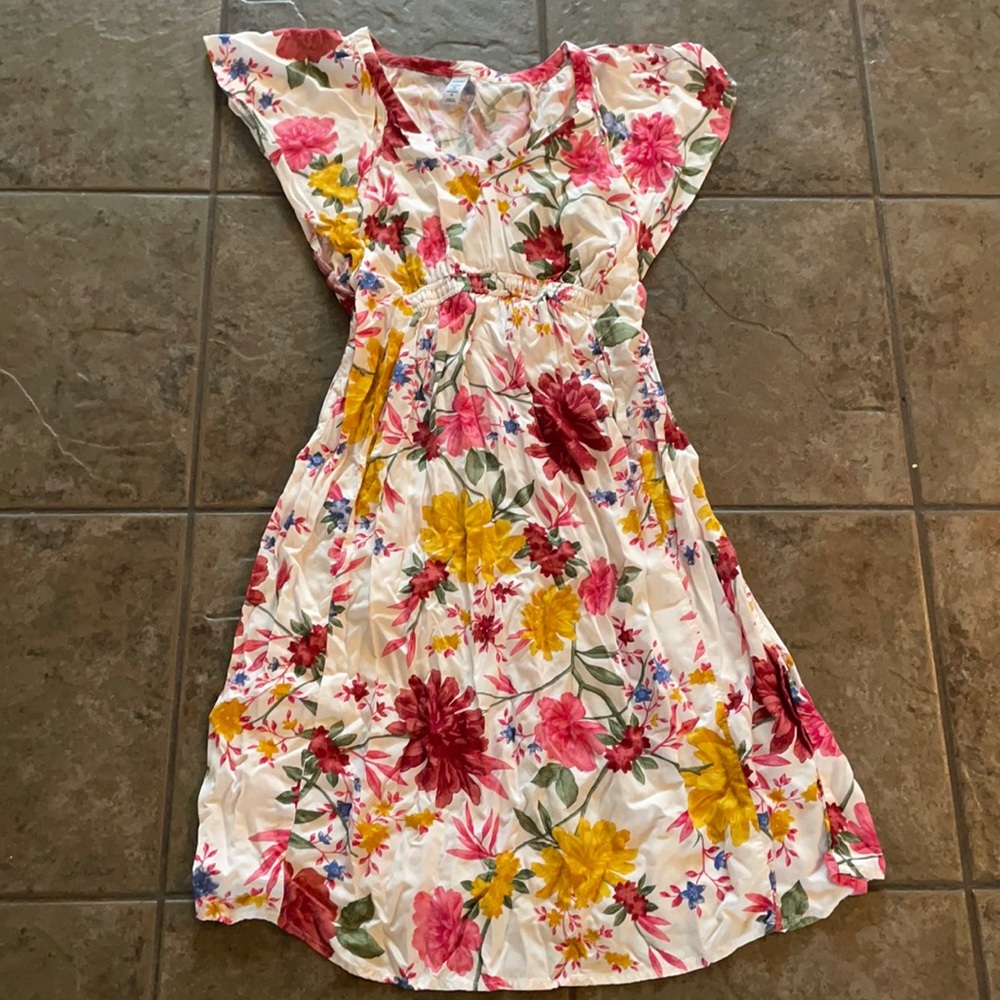 Angel sleeve maternity dress.